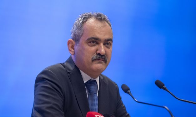 Bakan Özer: Yabancı lisan öğrenmeyle ilgili sorun kökünden çözülmüş olacak
