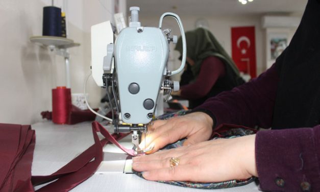 Bayanlar bez poşet üretimine başladı