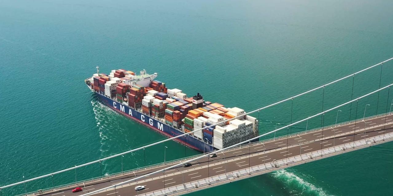 İstanbul Boğazı’ndan gemi geçişi azaldı, taşınan yük ölçüsü arttı