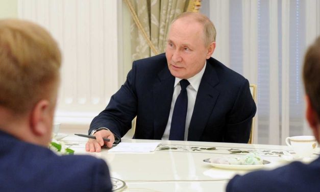 Putin, Herson ve Zaporijya bölgelerinin kelamda bağımsızlığı için imzayı attı