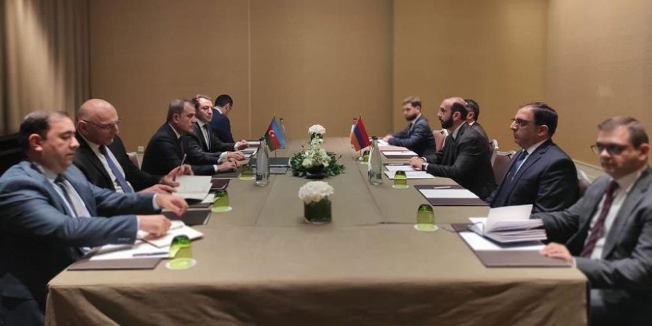 Azerbaycan ve Ermenistan barış muahedesi için masaya oturdu