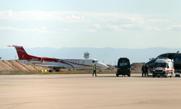 Binali Yıldırım, ambulans uçakla İstanbul’a getirildi