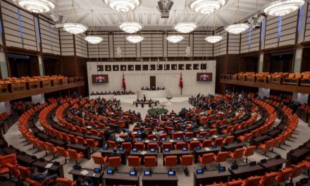 CHP, başörtüsü teklifini Meclis Başkanlığına sundu