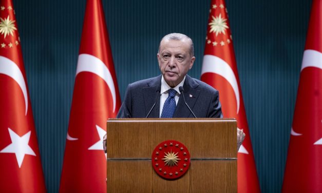 Cumhurbaşkanı Erdoğan: Esnafa 100 milyar liralık 60 ay vadeli kredi kampanyası başlatıyoruz