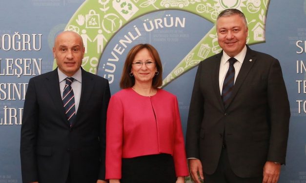 Dev giysi markaları yeşil palavra söylüyor