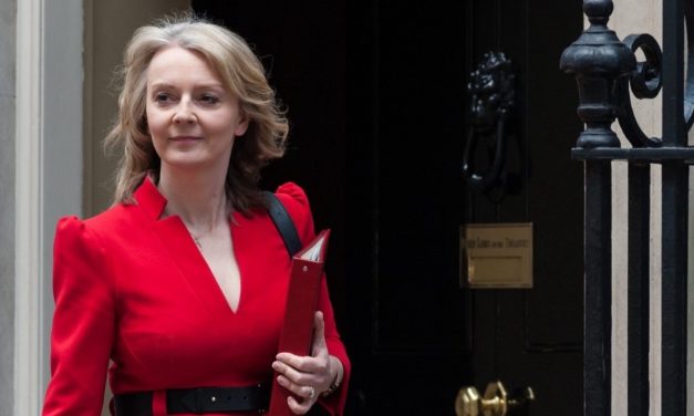 İngiltere’de siyasi kriz: Başbakan Truss’a olan dayanak azalıyor