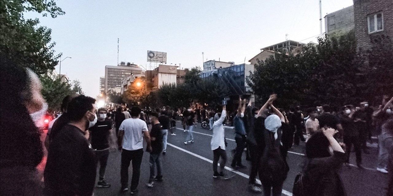 İran’daki şovlarda 19. gün: Lise öğrencileri dersleri boykot ediyor