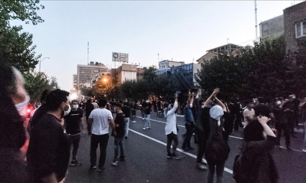 İran’daki şovlarda 20. gün: Lise öğrencileri dersleri boykot ediyor