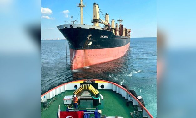 İstanbul Boğazı’nda arızalanan gemi kurtarıldı