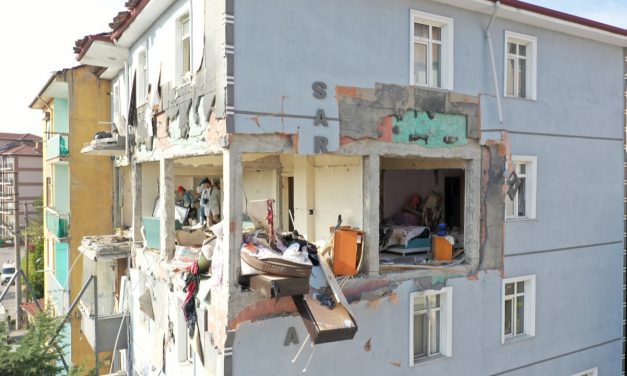Karabük’te 4 katlı binada patlama