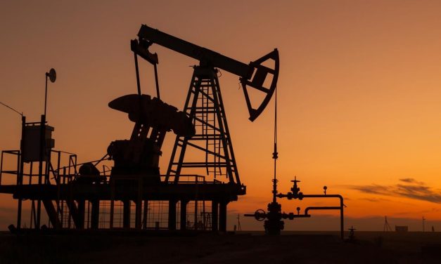 Petrol, tarihi kesinti beklentisiyle yükselişte