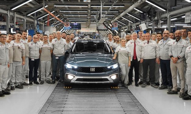 1 milyonuncu Fiat Egea banttan indi
