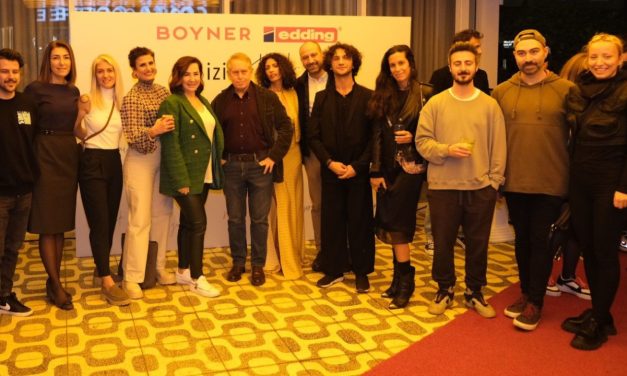 Aynalar “İzini Bırak” standı ile sanat yapıtına dönüştü