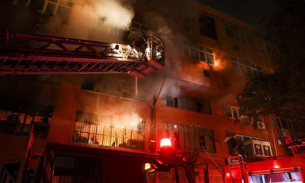 Bayrampaşa’da sanayi sitesindeki yangın söndürüldü