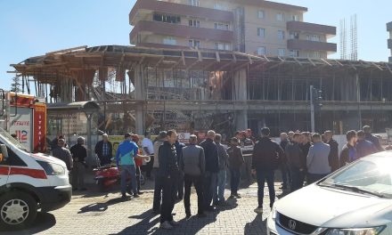 Beton dökülen inşaat çöktü: 5 yaralı