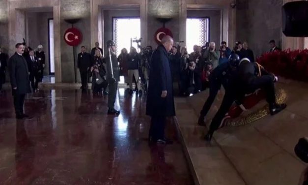 Devlet erkanı Atatürk’ün huzurunda