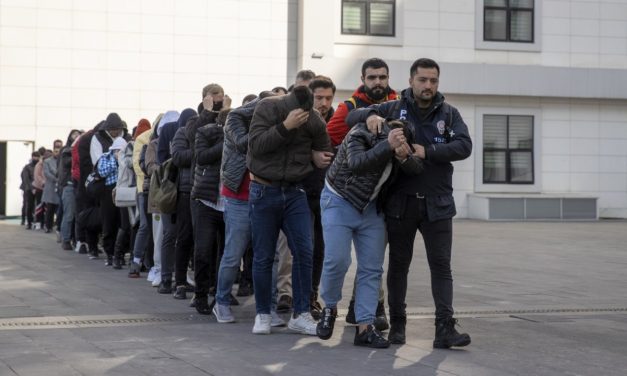 Devre mülk dolandırıcıları adliyeye sevk edildi