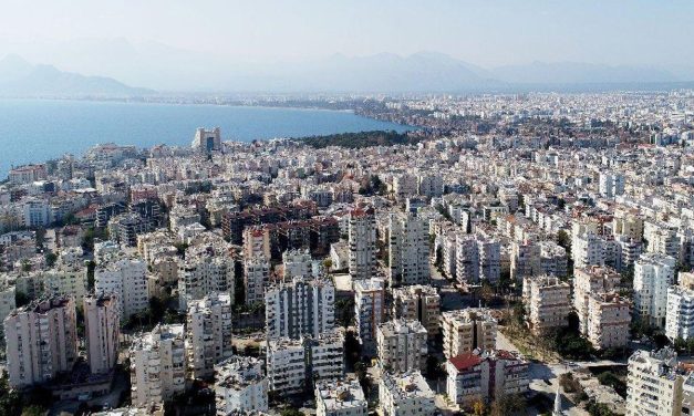 Ekimde İstanbul’da 10 konuttan biri, Antalya’da 3 konuttan biri yabancıya gitti