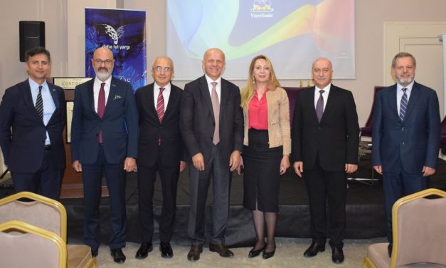 “Hukuk berbatsa iktisat de makus hukuk yeterli ise iktisat de iyidir”