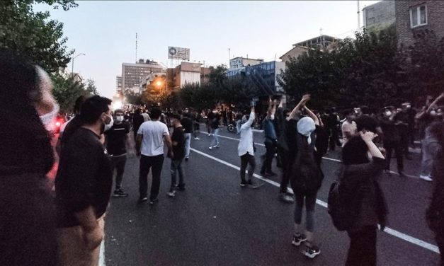 İran’da polis ve göstericiler üzerine ateş açıldı: 4 meyyit