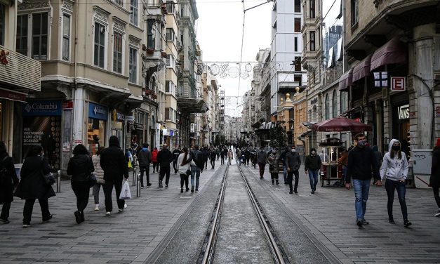 İstiklal Caddesi yaya trafiğine açıldı