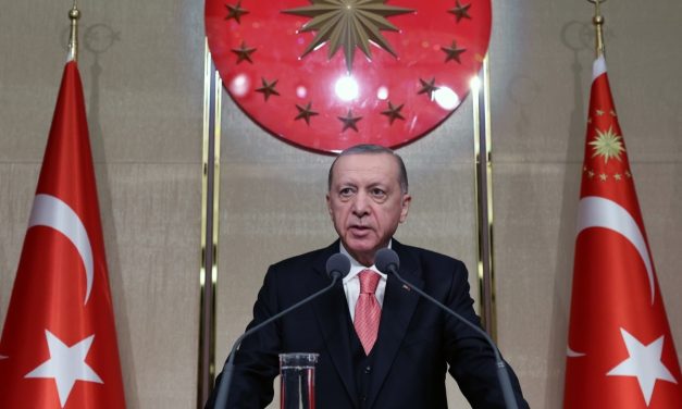 Öğretmenlerimizin 24 Kasım Öğretmenler Günü’nü yürekten tebrik ediyorum