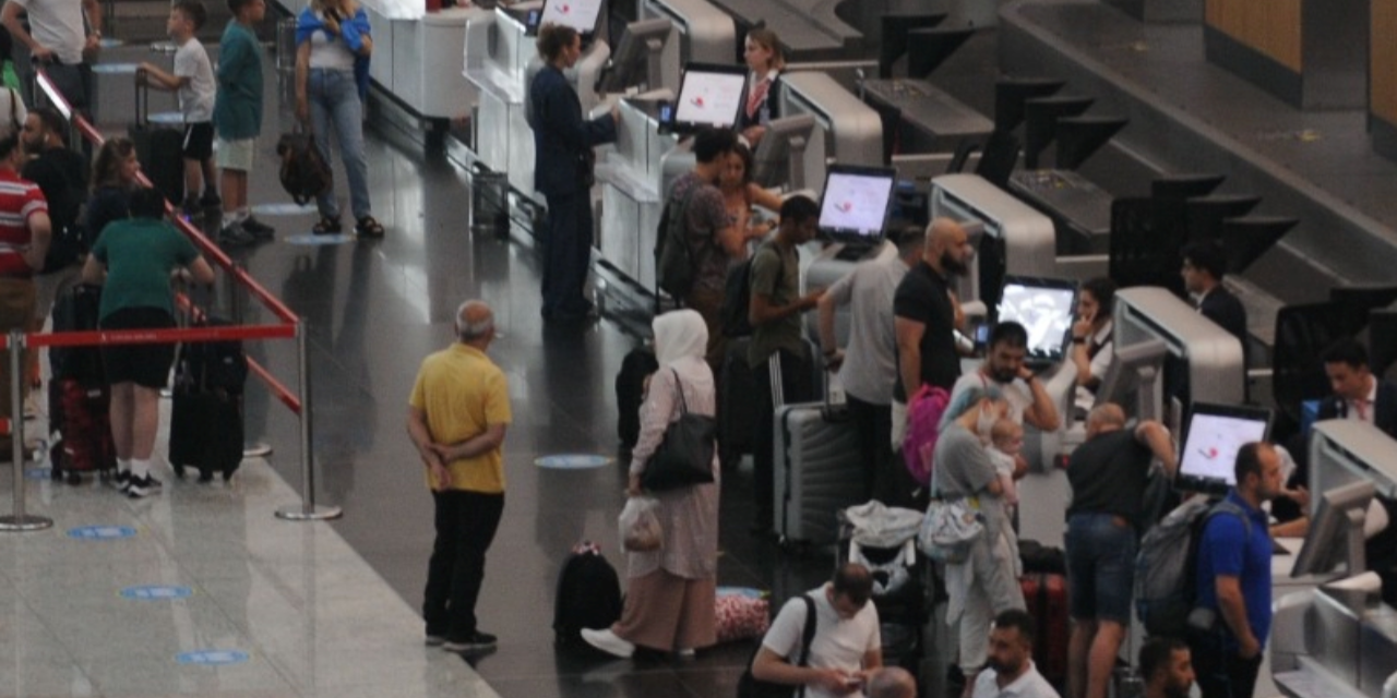 Ruslar tekrar İstanbul’da lakin “bavul turizmi” için değil