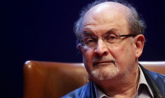 Salman Rüşdi bir gözünü kaybetti