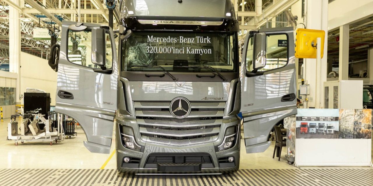 Mercedes-Benz Türk 320 bininci kamyonunu üretti