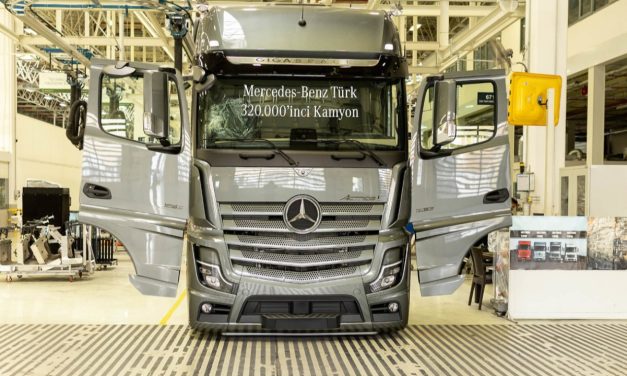 Mercedes-Benz Türk 320 bininci kamyonunu üretti