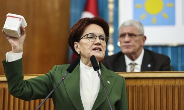 Mutfaktaki yangın büyüyor