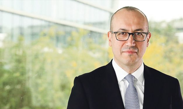 Onur Genç’e Türk ve İspanyol iş insanlarından profesyonel liyakat mükafatı