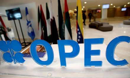 OPEC, günlük  petrol üretimini 2 milyon varil azaltacak