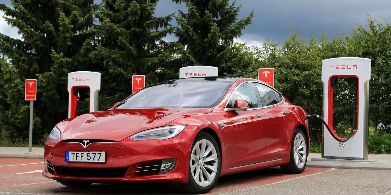 Tesla, binlerce aracı geri çağırdı