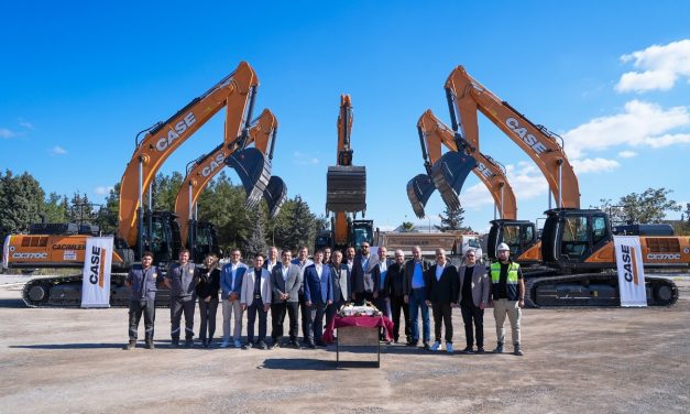 TürkTraktör’den Cacimler İnşaat’a 35‘inci iş makinesi teslimatı