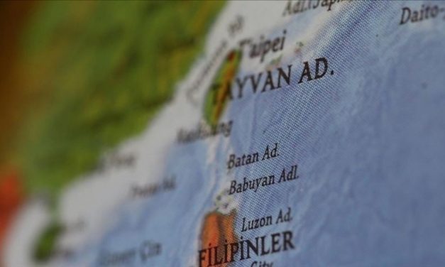 ABD savaş gemisi Tayvan Boğazı’ndan geçti