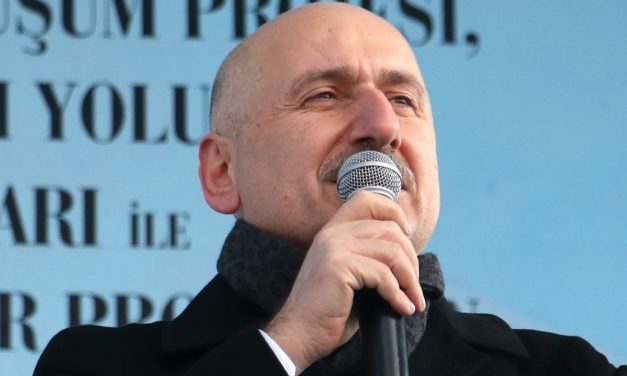 Bakan Karaismailoğlu: Dünya krizlerle boğuşurken Türkiye yatırımlarına devam ediyor