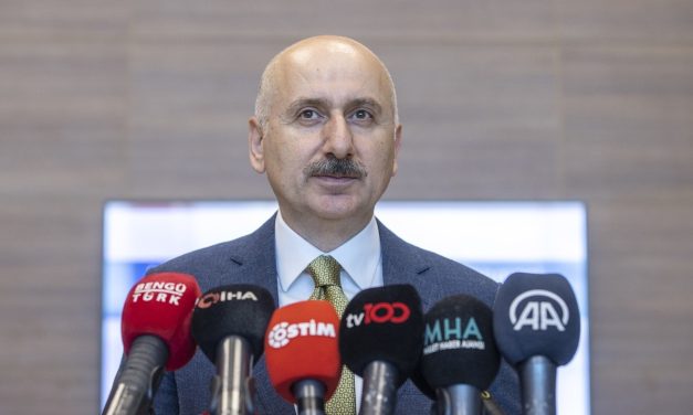 Bakan Karaismailoğlu: Havalimanlarımızda 182,3 milyon yolcumuzu ağırladık