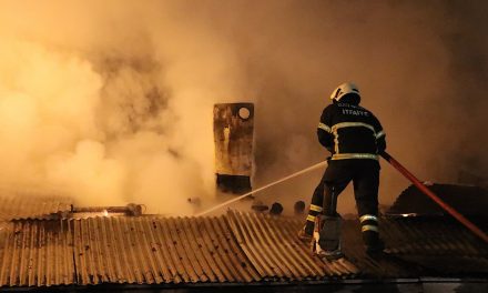 Bayburt’ta çatıda çıkan yangın söndürüldü