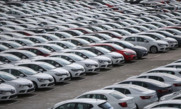 Çin’in araba üretimi ve satışları geriledi