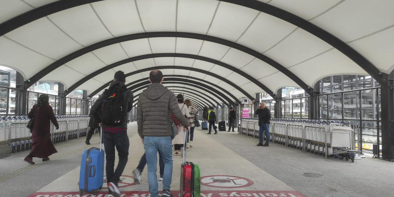 En süratli metro yolcu taşımaya başladı