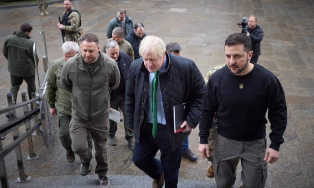 Eski İngiltere Başbakanı Johnson, Kiev’de Zelenskiy ile görüştü