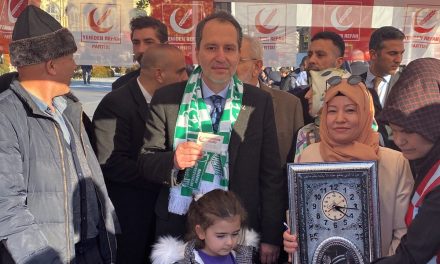 Fatih Erbakan, Kırşehir’de vatandaşlara cet tohumu dağıttı