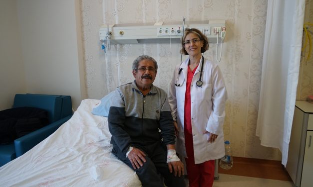 Hastaneden müsaade alıp katıldığı TOKİ kura çekiminde konut sahibi oldu