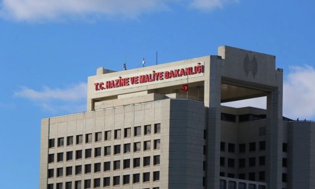 Hazine nakit istikrarı 2022’de açık verdi