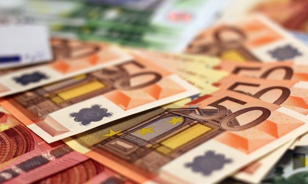 Hırvatistan euroya geçti