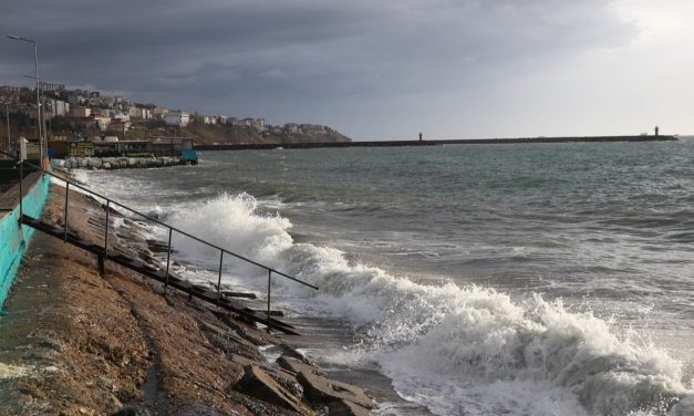 İstanbul’da lodos fırtınası: Yola çıkacaklar dikkat! Bu seferler iptal