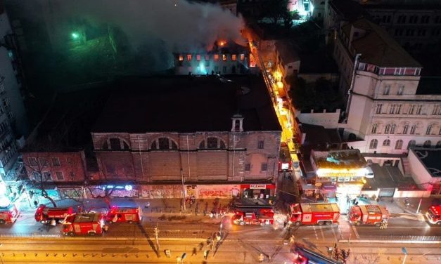 İstanbul’da tarihi kilisede yangın: Meyyit ve yaralılar var