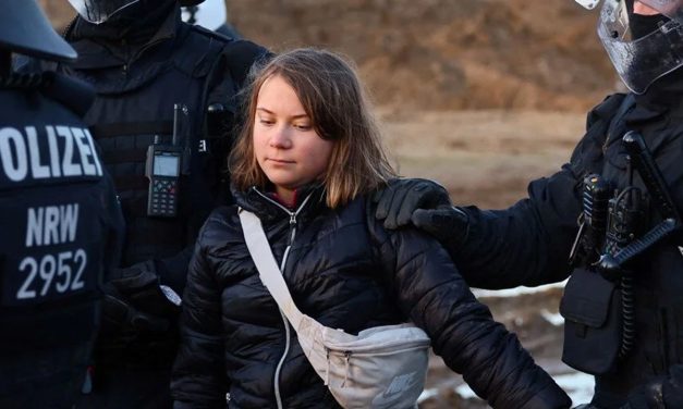 İsveçli aktivist Greta Thunberg gözaltına alındı
