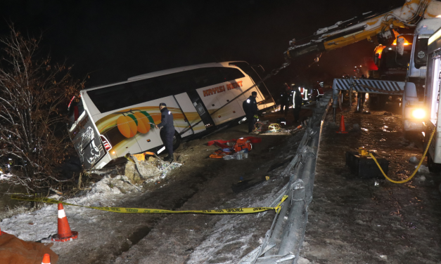 Kayseri’de yolcu otobüsü şarampole devrildi